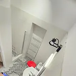Stanford Gara De Nord Szálloda 3*