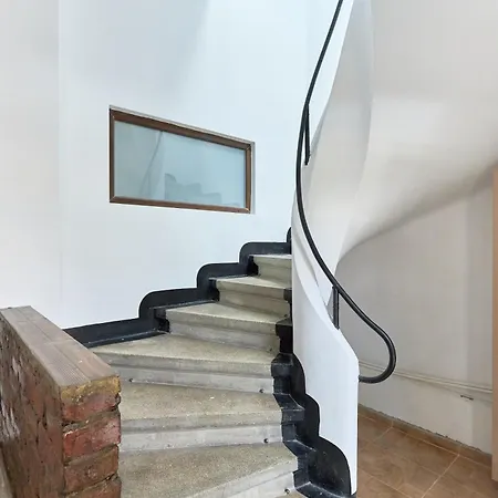 Stanford Gara De Nord بوخارست