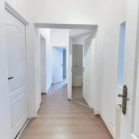 Stanford Gara De Nord