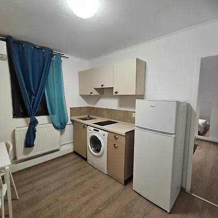 Stanford Gara De Nord בוקרשט