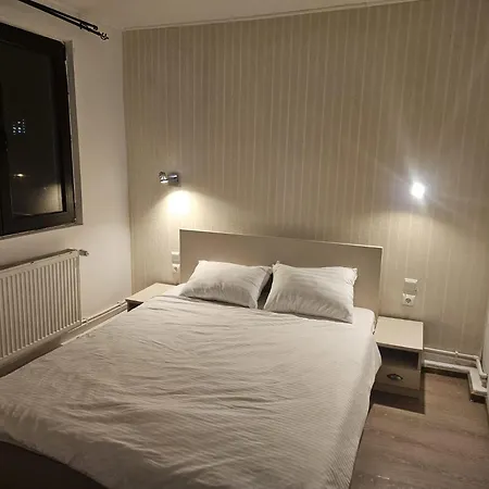 Stanford Gara De Nord Szálloda 3*