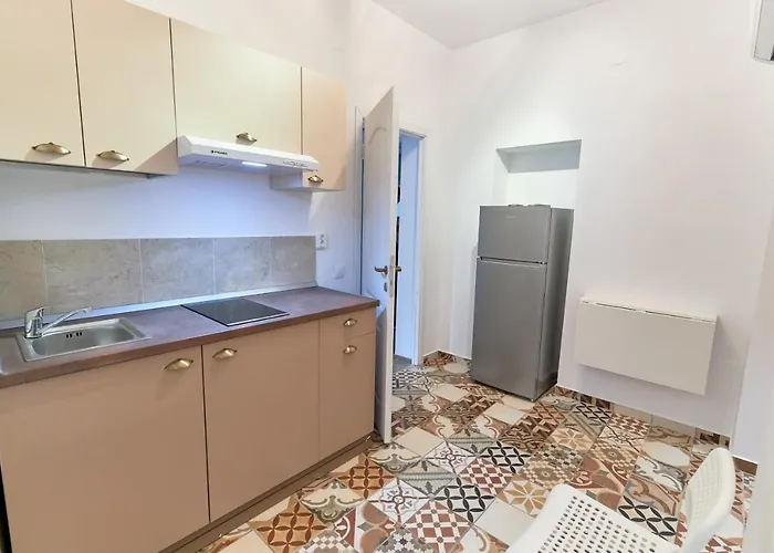 Stanford Gara De Nord Szálloda 3*